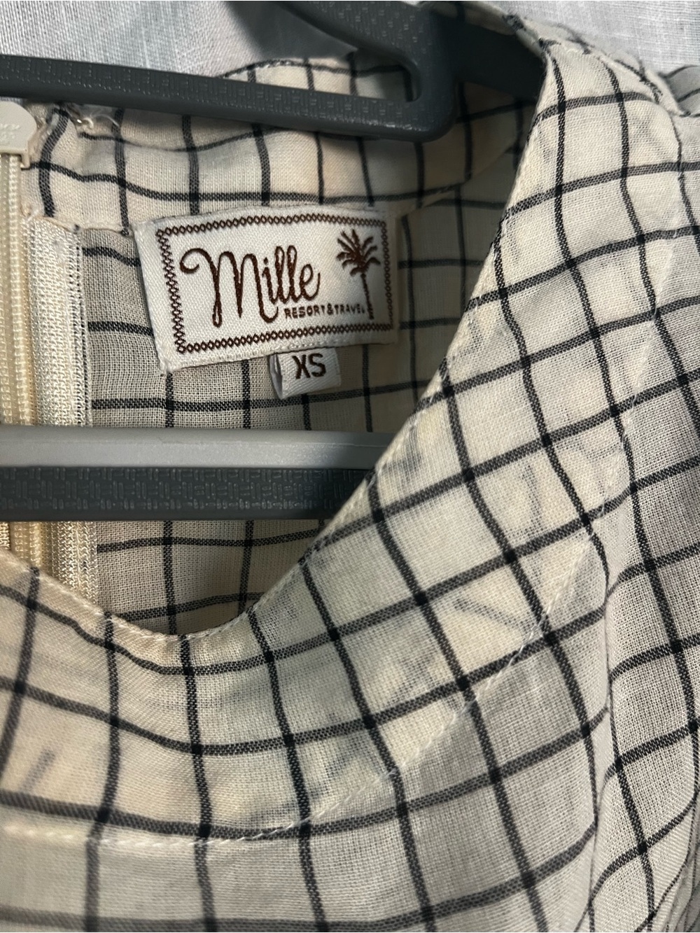 Mille Resortwear 100% cotton puff sleeve top. - Picture 5 of 9